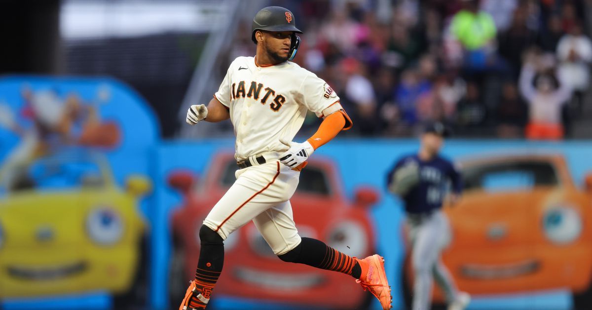 Mariners look past Giants to other orange team, lose 2-0