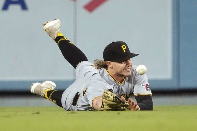 Pirates blow 4-run lead, fail to deliver clutch hits in loss to Dodgers