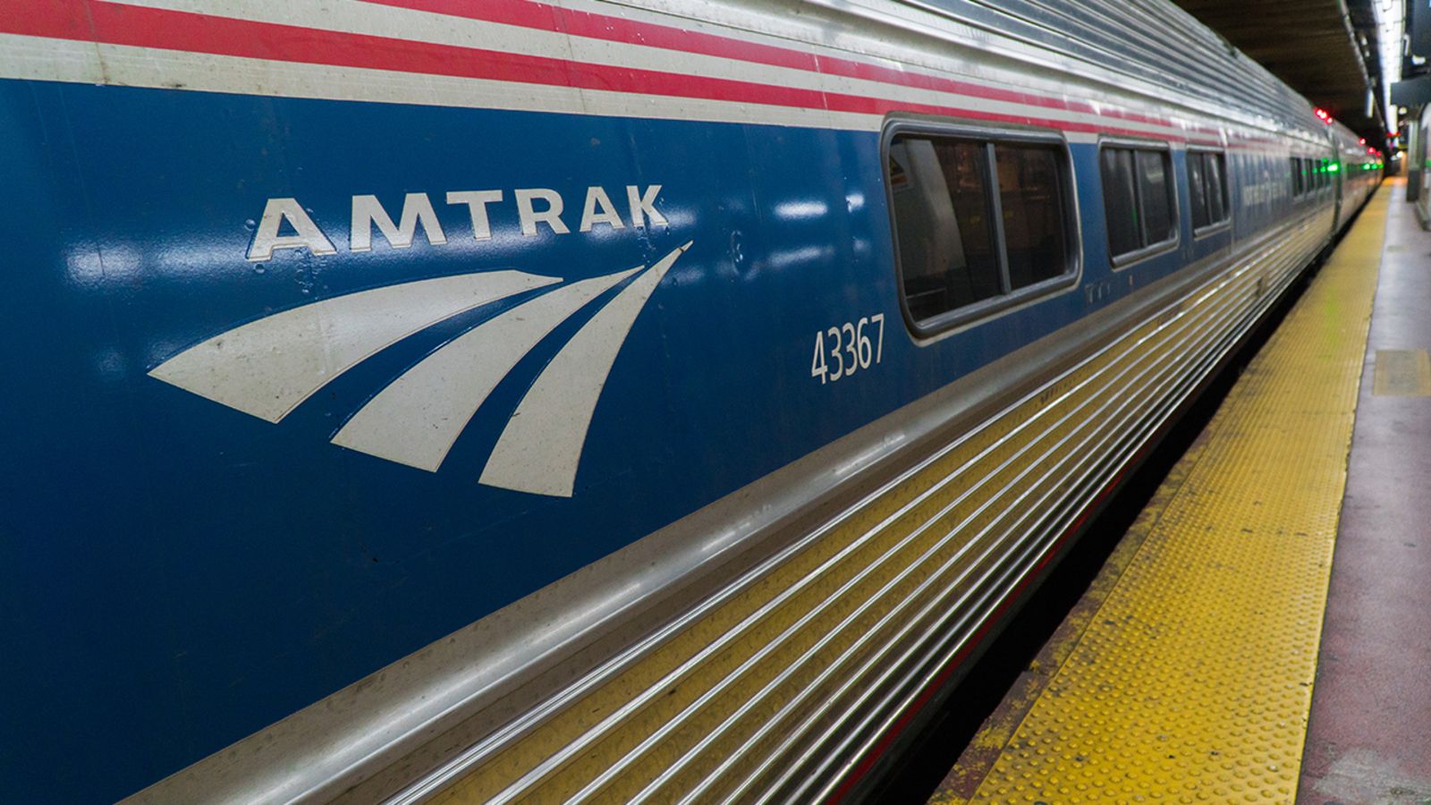 Amtrak temporarily suspends service from Philadelphia to New York; NJ Transit also affected