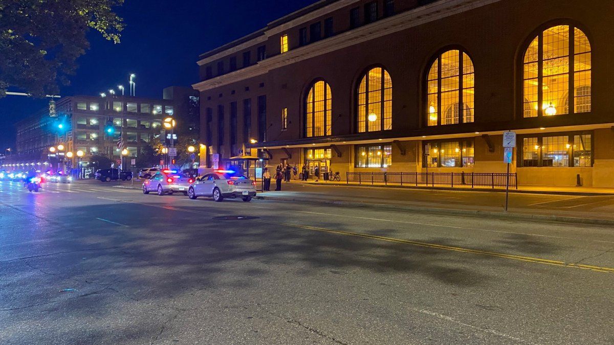 Man in critical condition, suspects on the loose after shooting at Union Station in New Haven