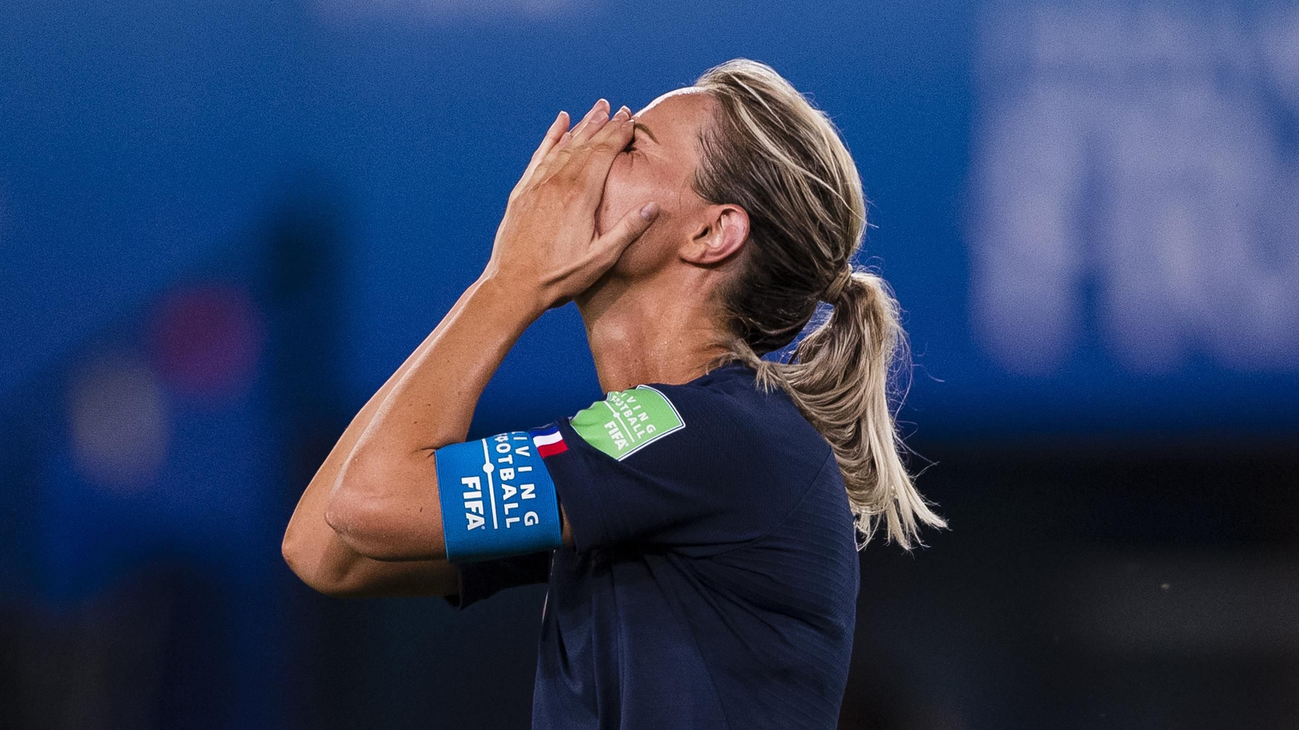 Equipe de France : Amandine Henry forfait jeudi contre l'Irlande... et pour le Mondial ?