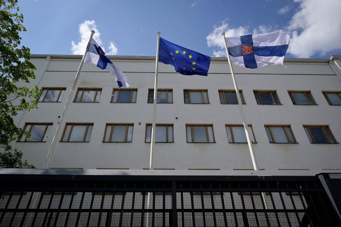 Finland expels Russian diplomats, closes consulate