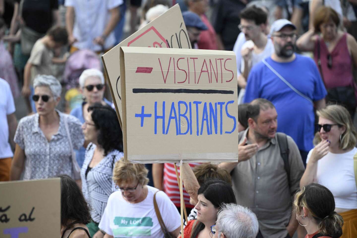 Espagne : manifestation à Barcelone contre le tourisme de masse