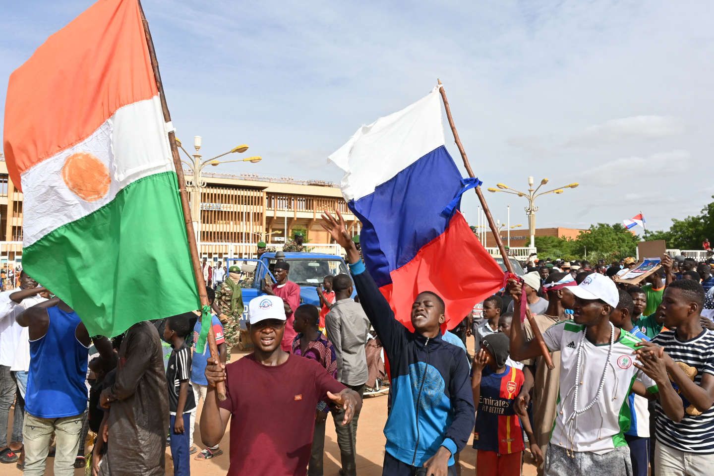 Niger : l’ultimatum fixé par la Cedeao est arrivé à son terme, l’espace aérien du pays fermé " face à la menace d’intervention "