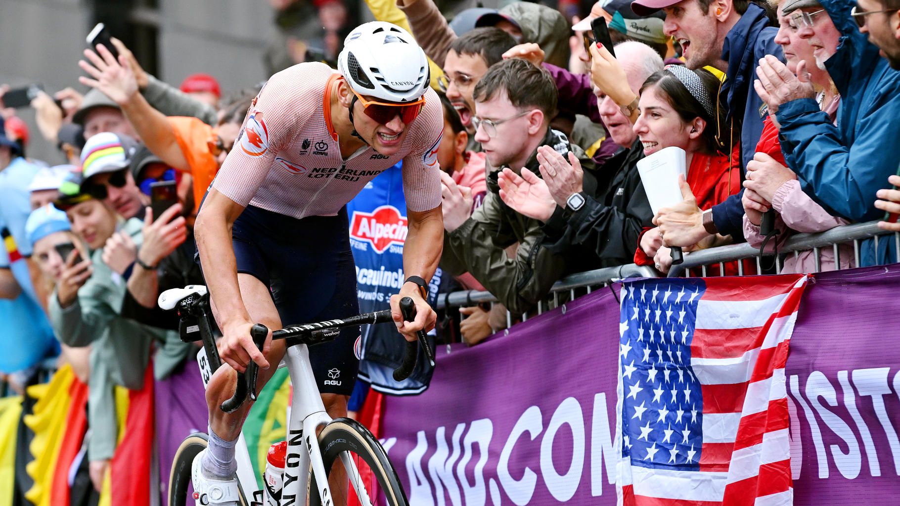 Mathieu van der Poel s’impose sur la course en ligne des Mondiaux de cyclisme sur route à Glasgow