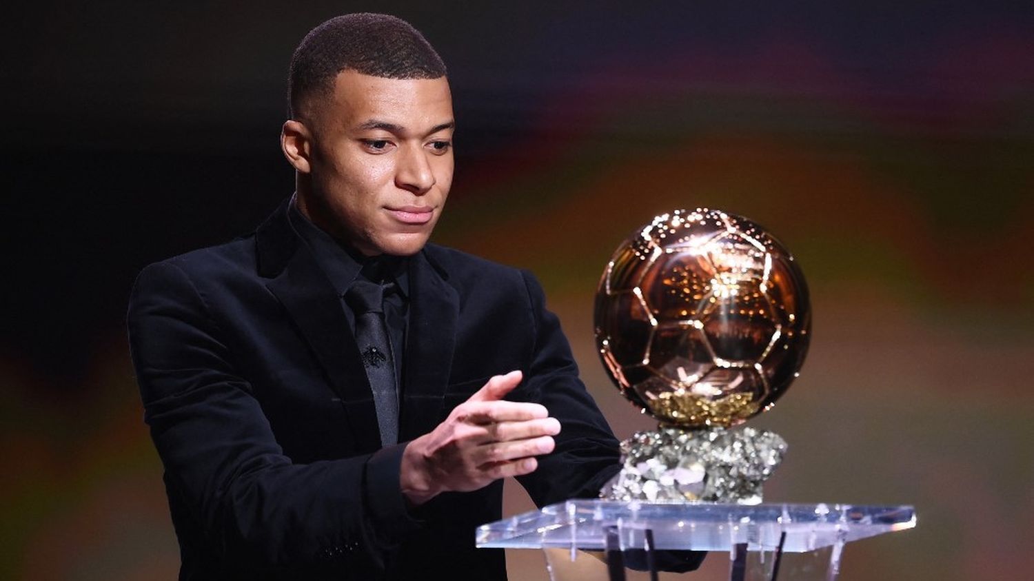 Football : Kylian Mbappé, Randal Kolo Muani, Antoine Griezmann et Karim Benzema parmi les 30 nommés au Ballon d'Or