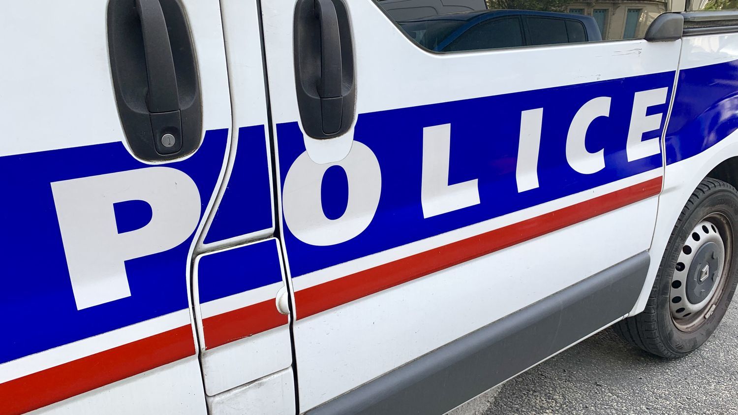 Yvelines : un jeune conducteur de scooter hospitalisé après une collision avec un véhicule de police, deux enquêtes ouvertes et l'IGPN saisie