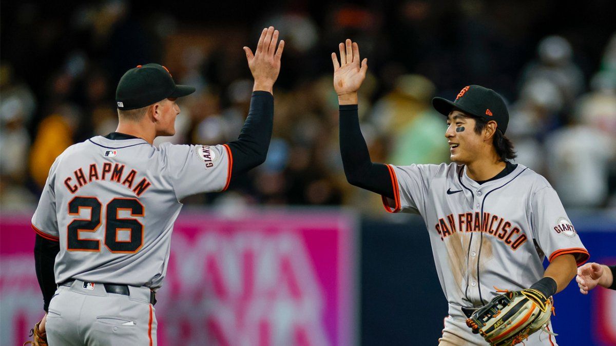 With Chapman extension, Giants finally embracing long-term stability