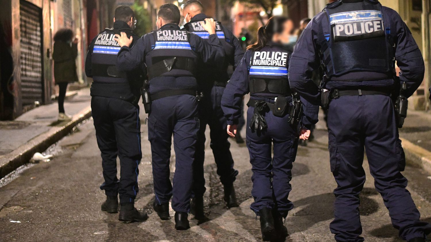 Marseille : une personne blessée par balles sur une place très fréquentée pendant le match de rugby France-Italie