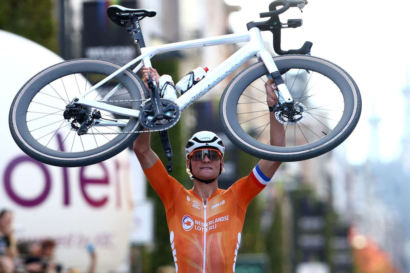 Mathieu Van der Poel donne un coup de projecteur sur le gravel en devenant champion du monde de la discipline