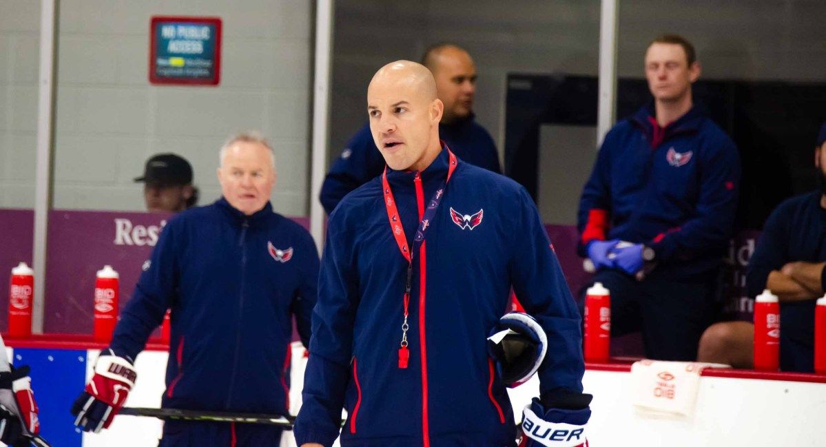 Brian MacLellan evaluates the job Spencer Carbery has done as Capitals head coach 10 games into the season