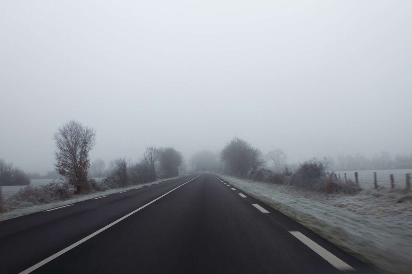 Une vague de froid déferle en France, les pouvoirs publics vigilants