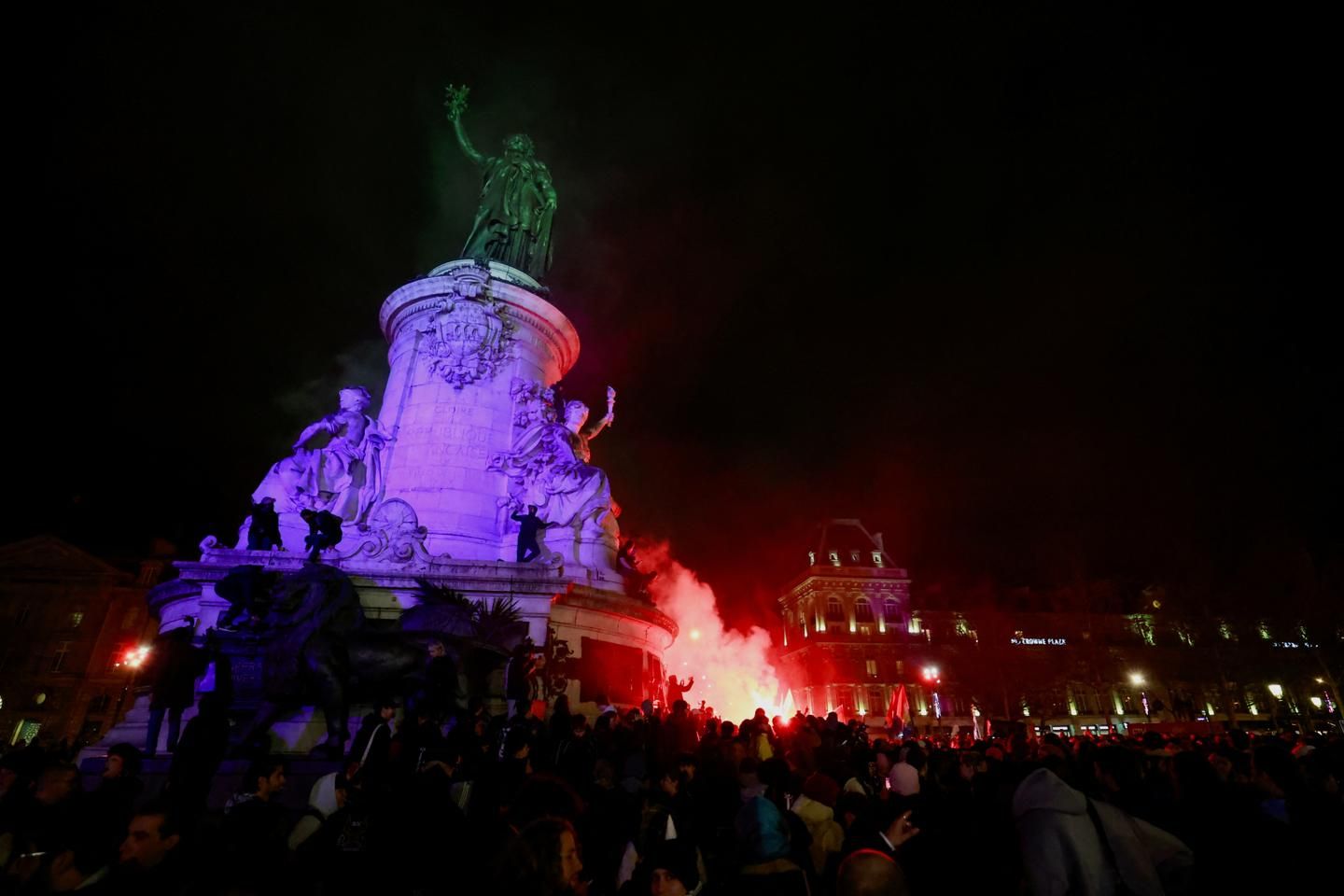 Des opposants à Jean-Marie Le Pen se rassemblent à travers la France pour célébrer son décès : " Ce sale raciste est mort "