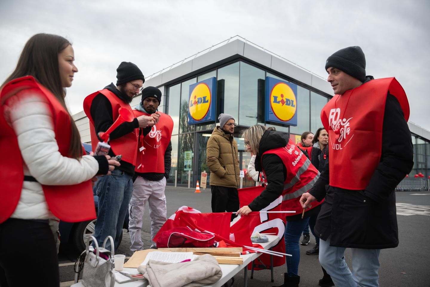 Grève dans les magasins Lidl : " J’espère qu’il y aura du changement car les conditions de travail sont vraiment catastrophiques "