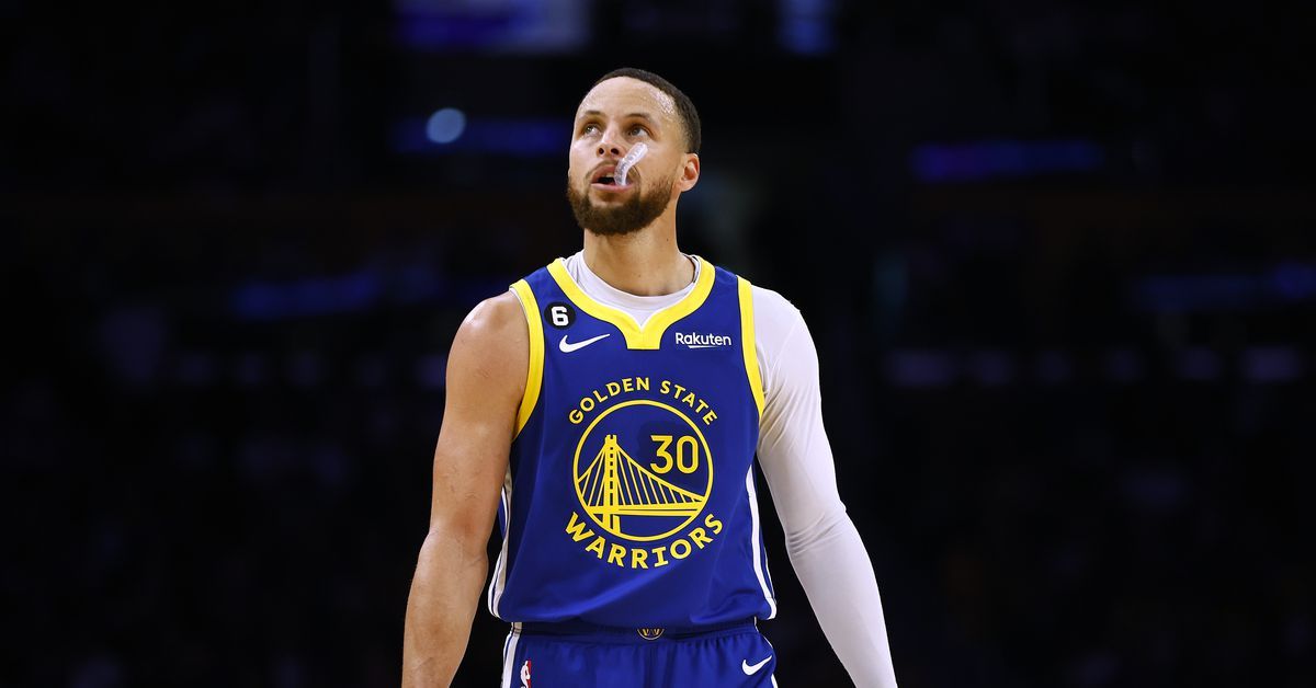 Warriors self-destruct, get blown out in Game 3