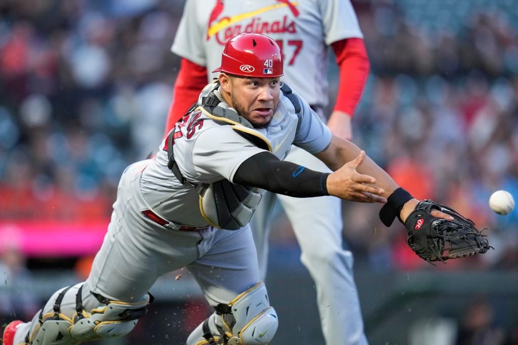 Cardinals move Willson Contreras from catcher after $87.5 million contract