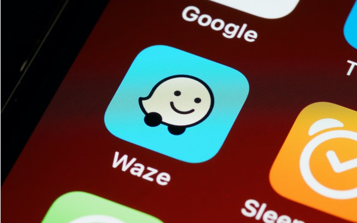 Waze désactive volontairement la plupart des commandes vocales sur Android Auto