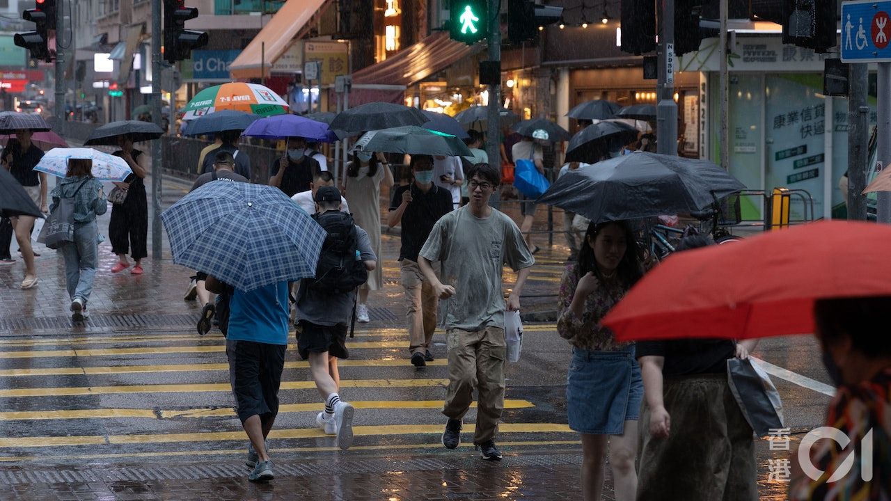 天文台一度發出今年首個「紅雨」 下午3時15取消所有暴雨信號