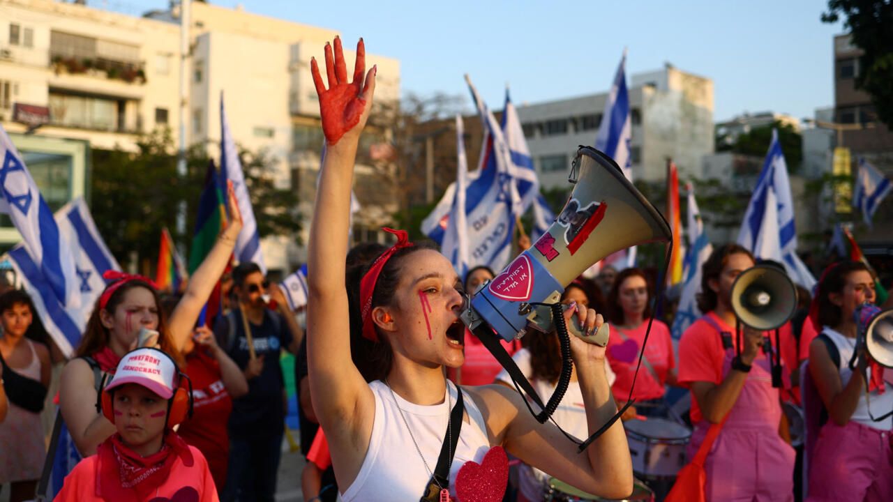 Thousands march in Tel Aviv against judicial reforms for 18th straight week