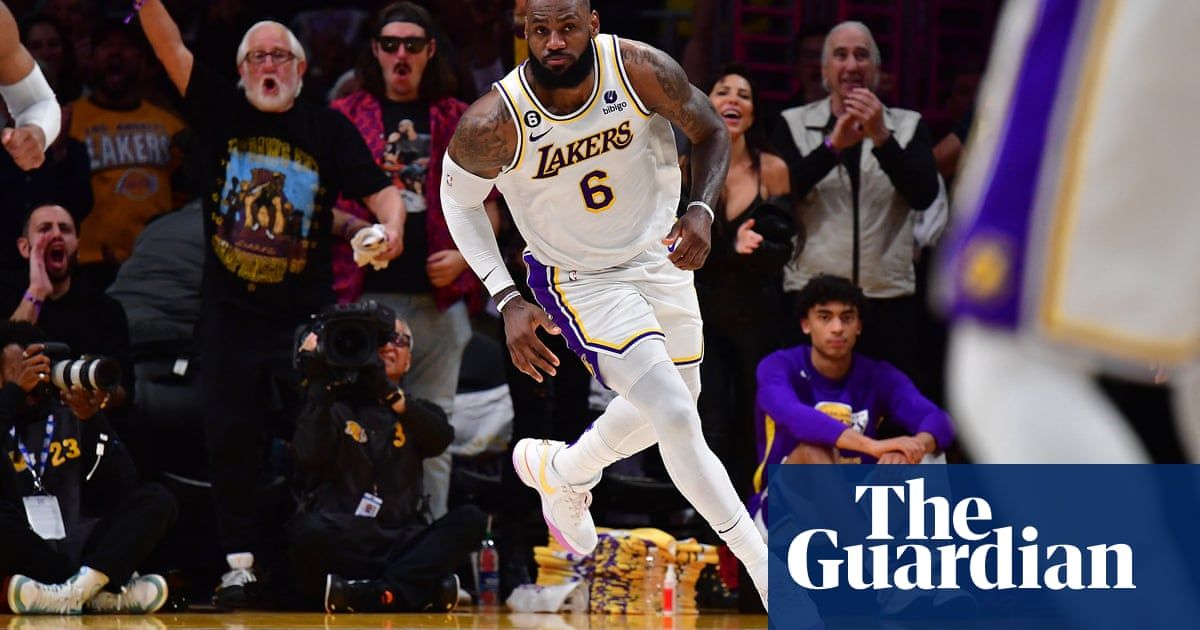 Lakers tear into wayward Warriors to take 2-1 lead in NBA playoff series