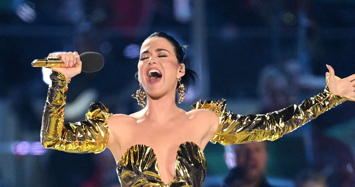 Katy Perry Performs Roar During Coronation Concert