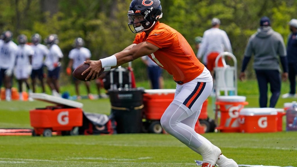 WATCH: Justin Fields and D.J. Moore connect at Bears practice