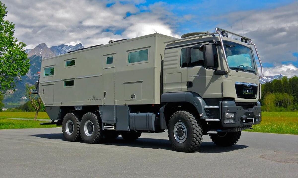 Voici le Globecruiser 7500, un camping-car taillé pour la survie