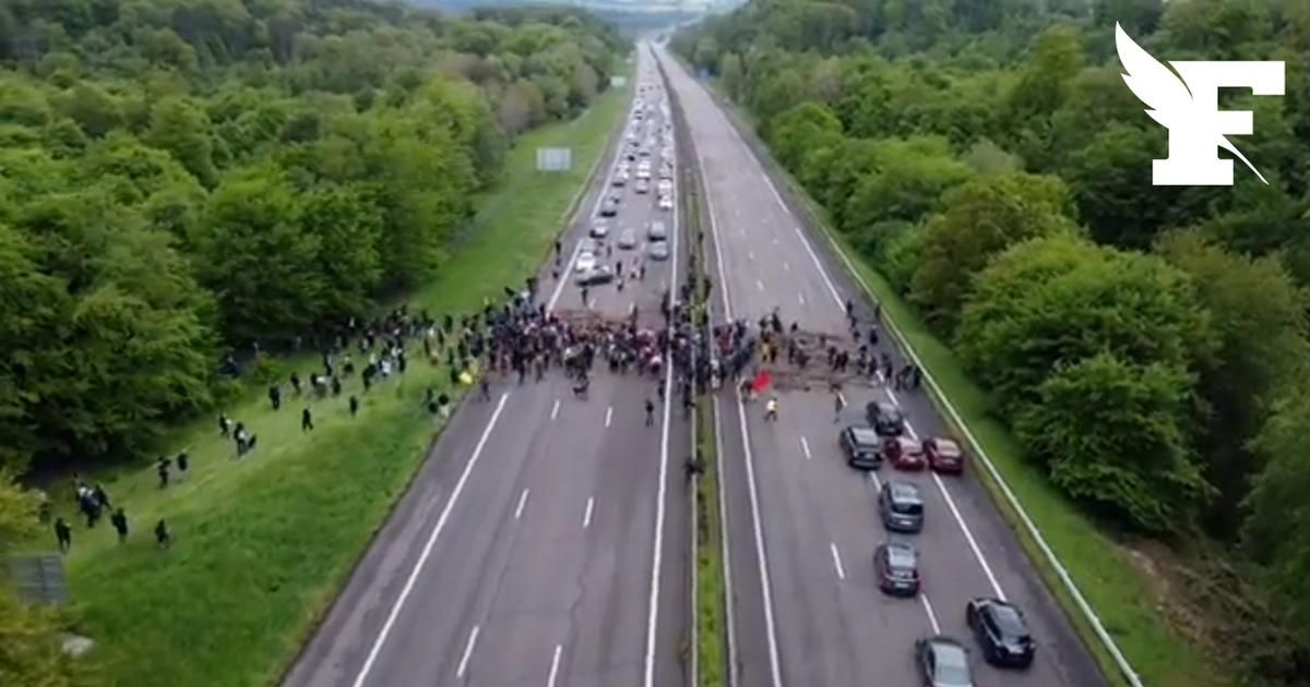 Rouen : des manifestants écologistes ont envahi l'autoroute A13