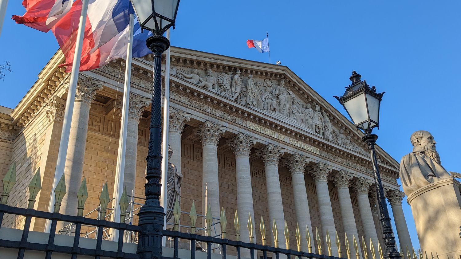 "Ni perdant, ni gagnant" : la majorité entend tourner la page de la réforme des retraites sans triomphalisme