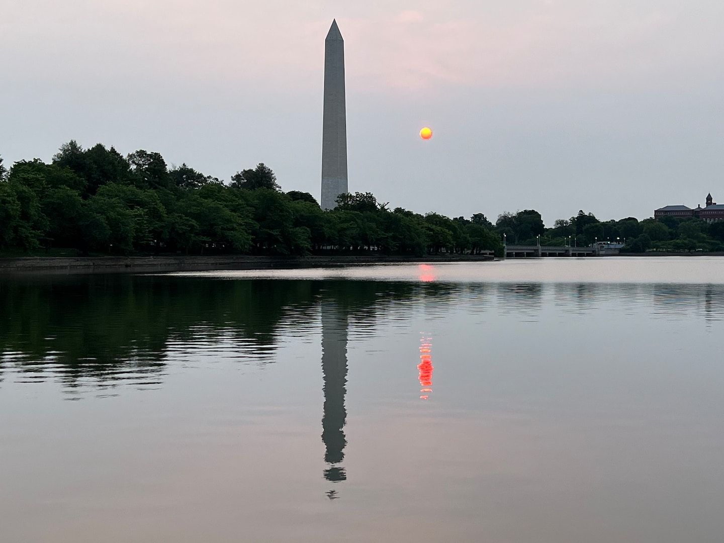 D.C.-area forecast: Mild and dry as serious smoke issues continue