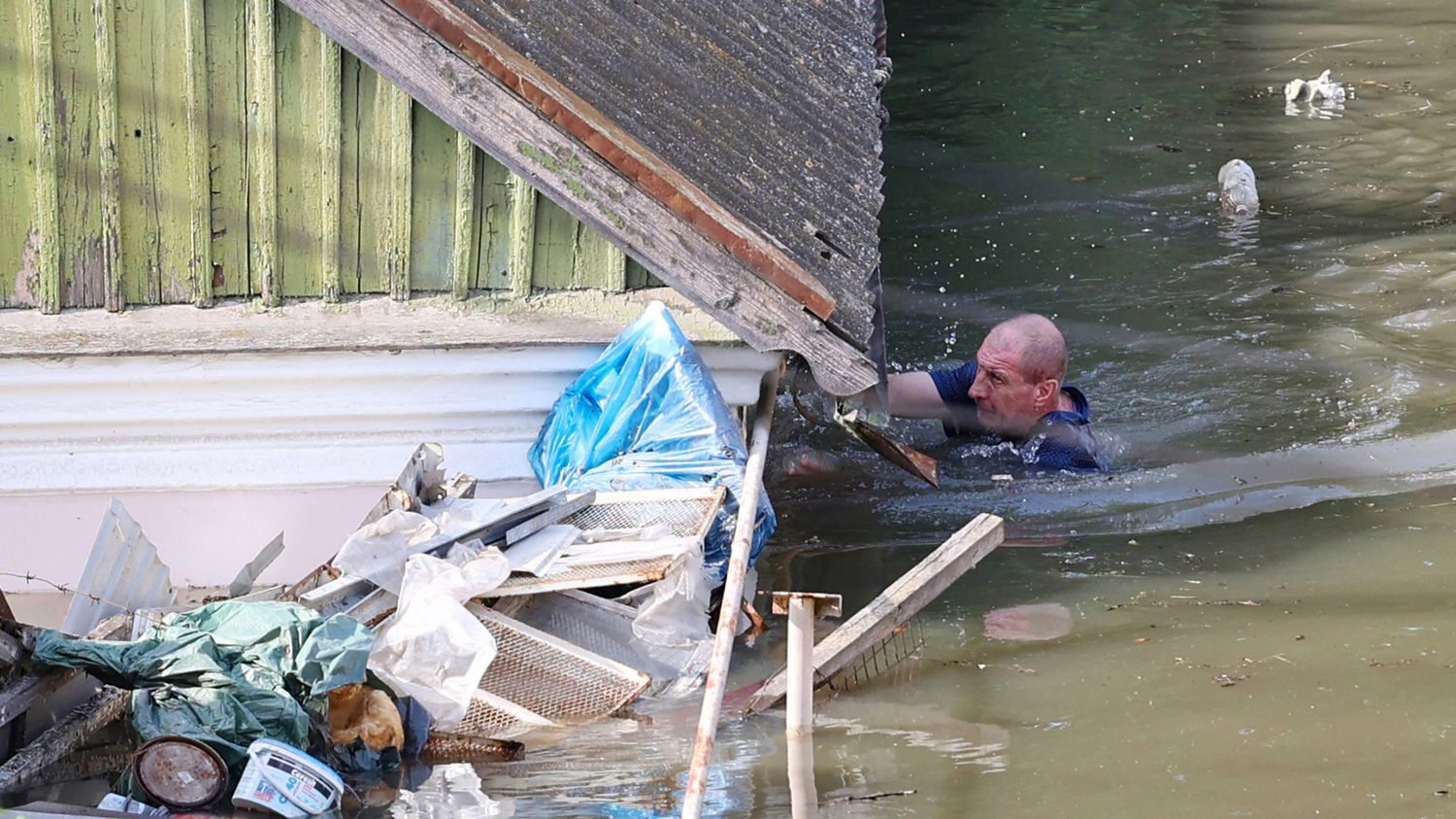 après la destruction du barrage de Kakhovka, "personne ne veut abandonner sa maison", malgré le danger