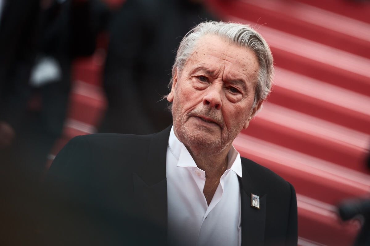 Affaire Alain Delon : ce document lourd de sens sur son héritage signé par le monstre sacré du cinéma