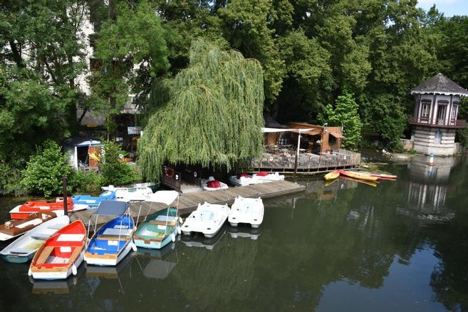 Les équipes de TF1 présentes pour un tournage publicitaire pour la marque C’Chartres