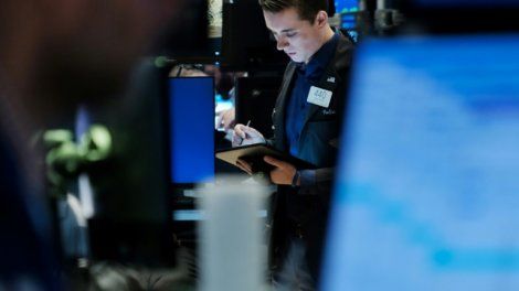 Wall Street trébuche avant l'emploi américain, les taux obligataires montent