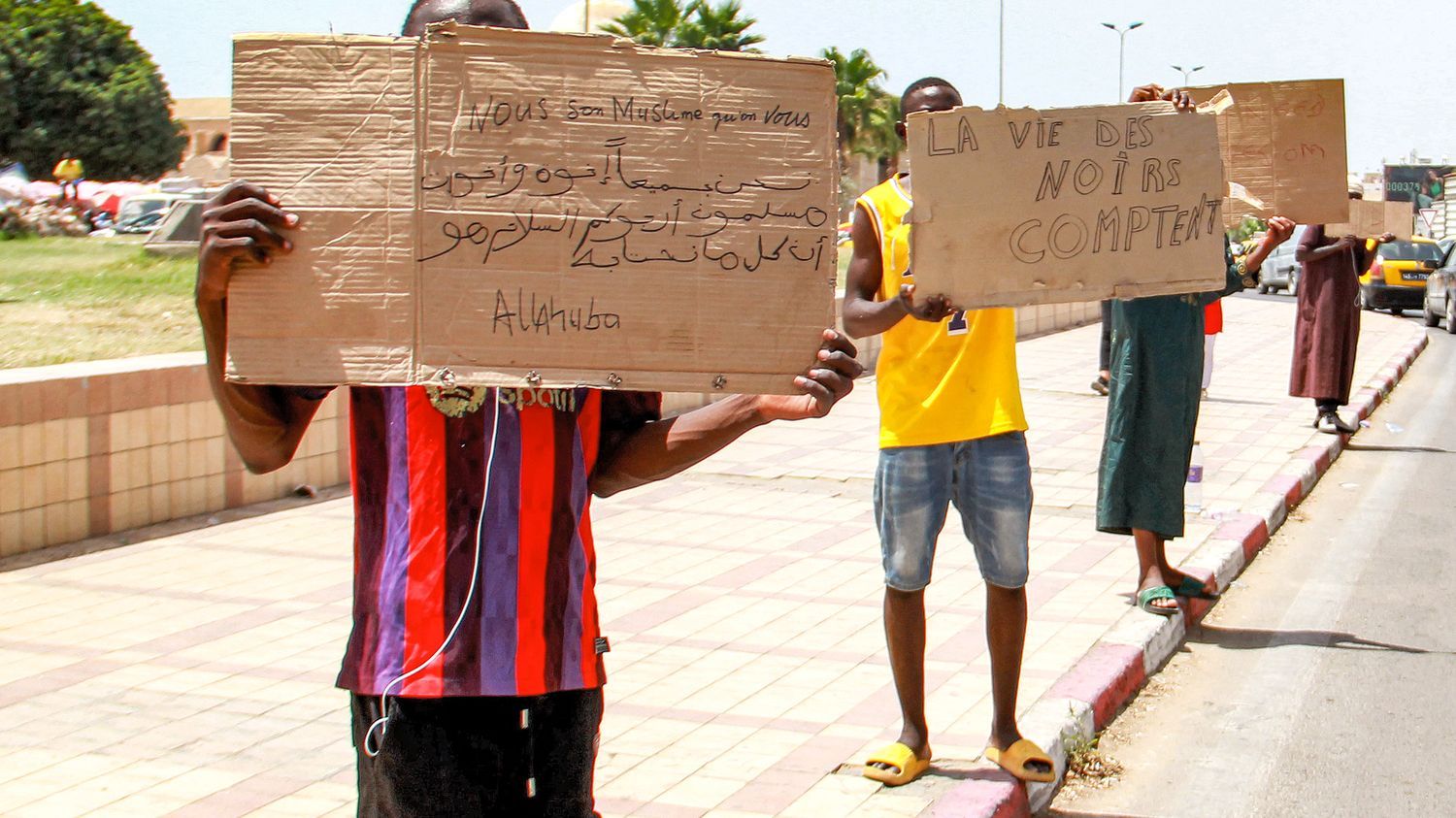 Tunisie : Human Rights Watch alerte sur les expulsions de migrants vers un désert proche de la frontière libyenne