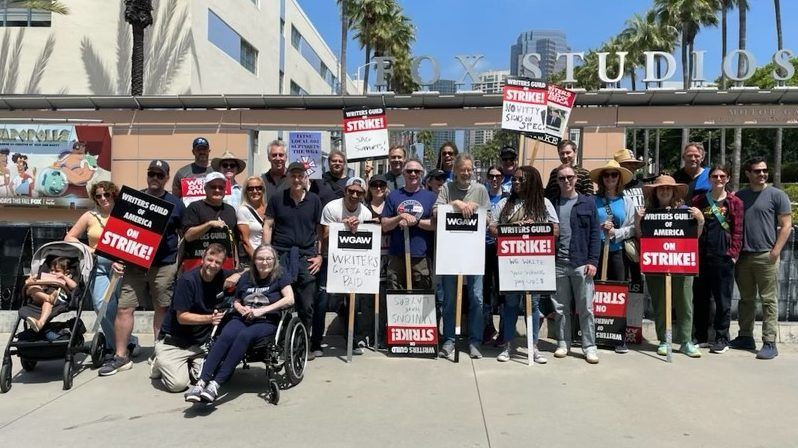 'Bones' Reunion Picket Sparks Nostalgia for Procedural TV