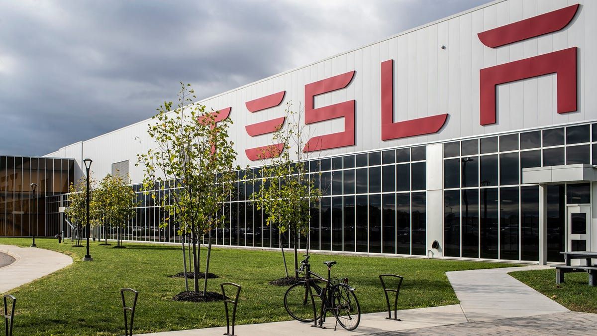 Half Of Tesla Buffalo Factory Staff Just Analyze Autopilot Data