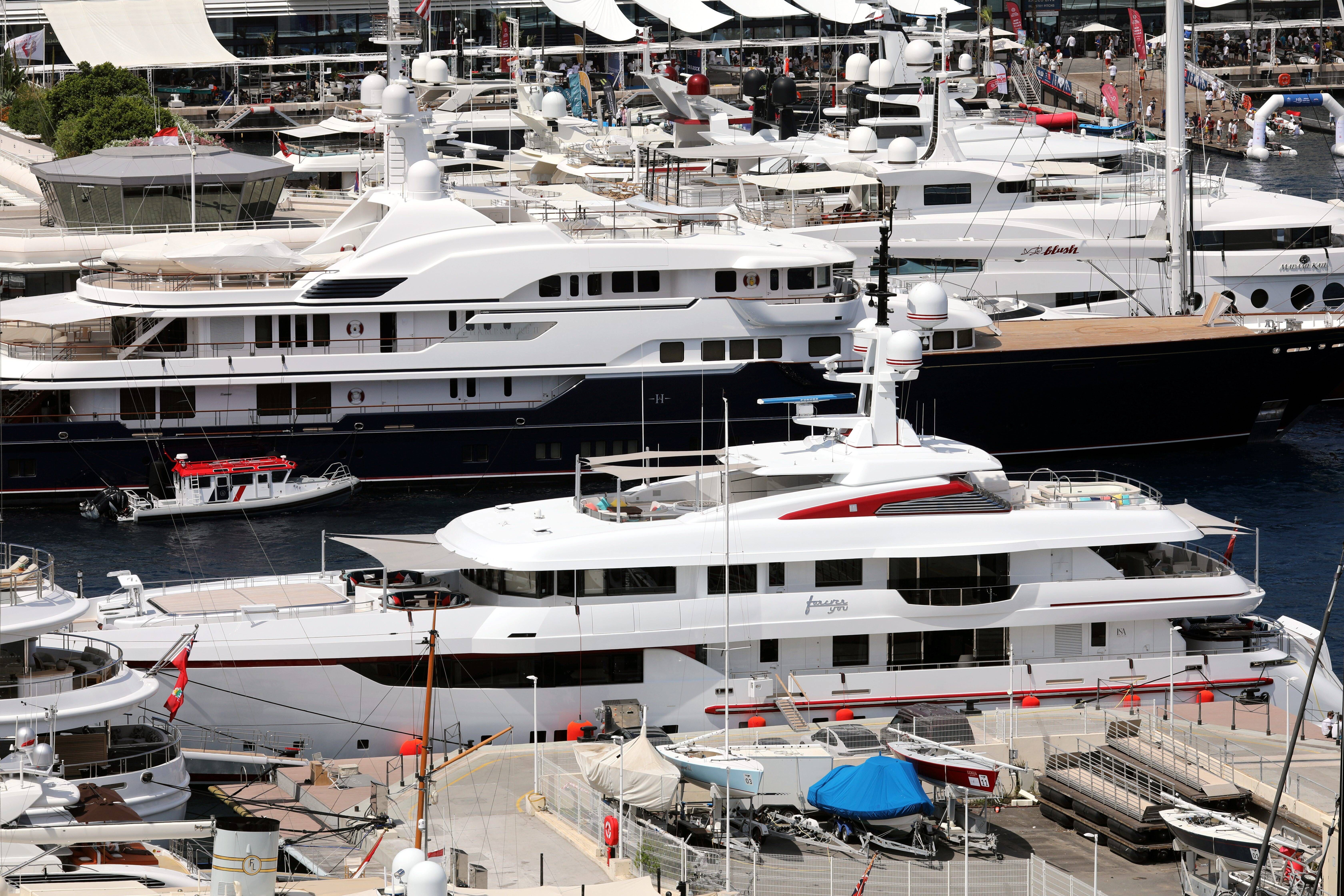 "Il était en train de sombrer": comment les secours ont évité le pire à un yacht de 55 mètres au large de Beaulieu