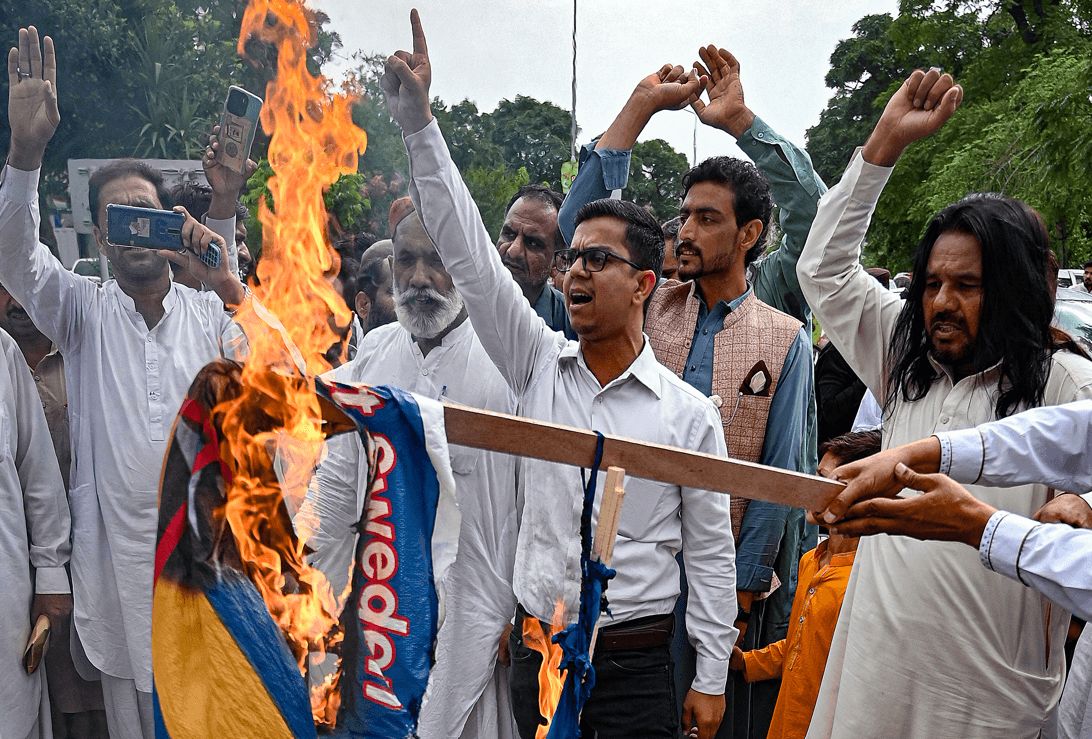 "Mort À La Suède" : Des Milliers De Pakistanais Protestent Contre L'autodafé D'un Coran À Stockholm