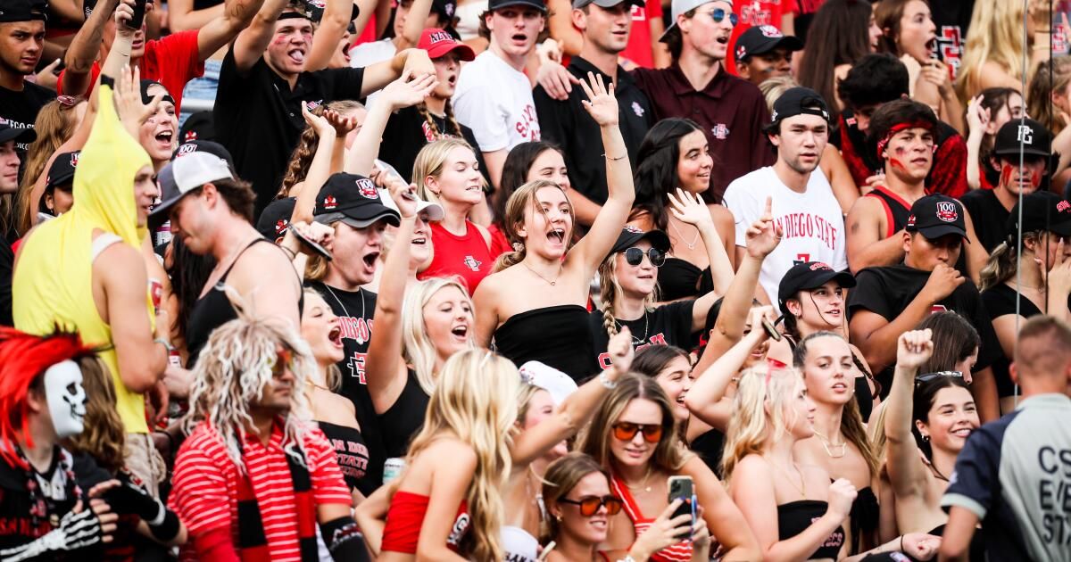 Aztecs anticipate near-record crowd for Saturday's football game against UCLA