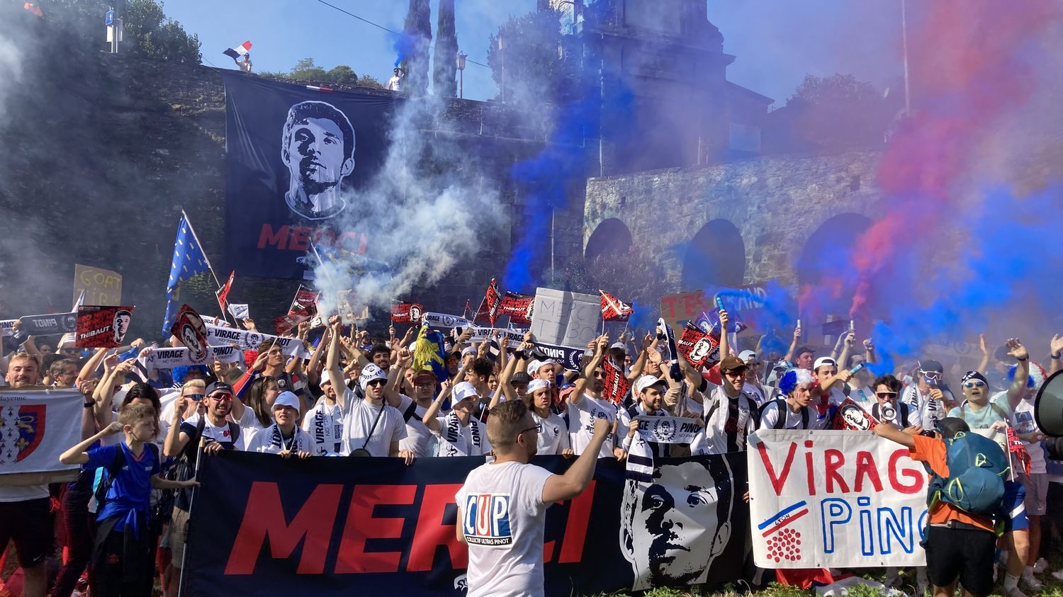 des ultras, des larmes et de la fondue... Au cœur du "virage Pinot" pour la dernière course du Français