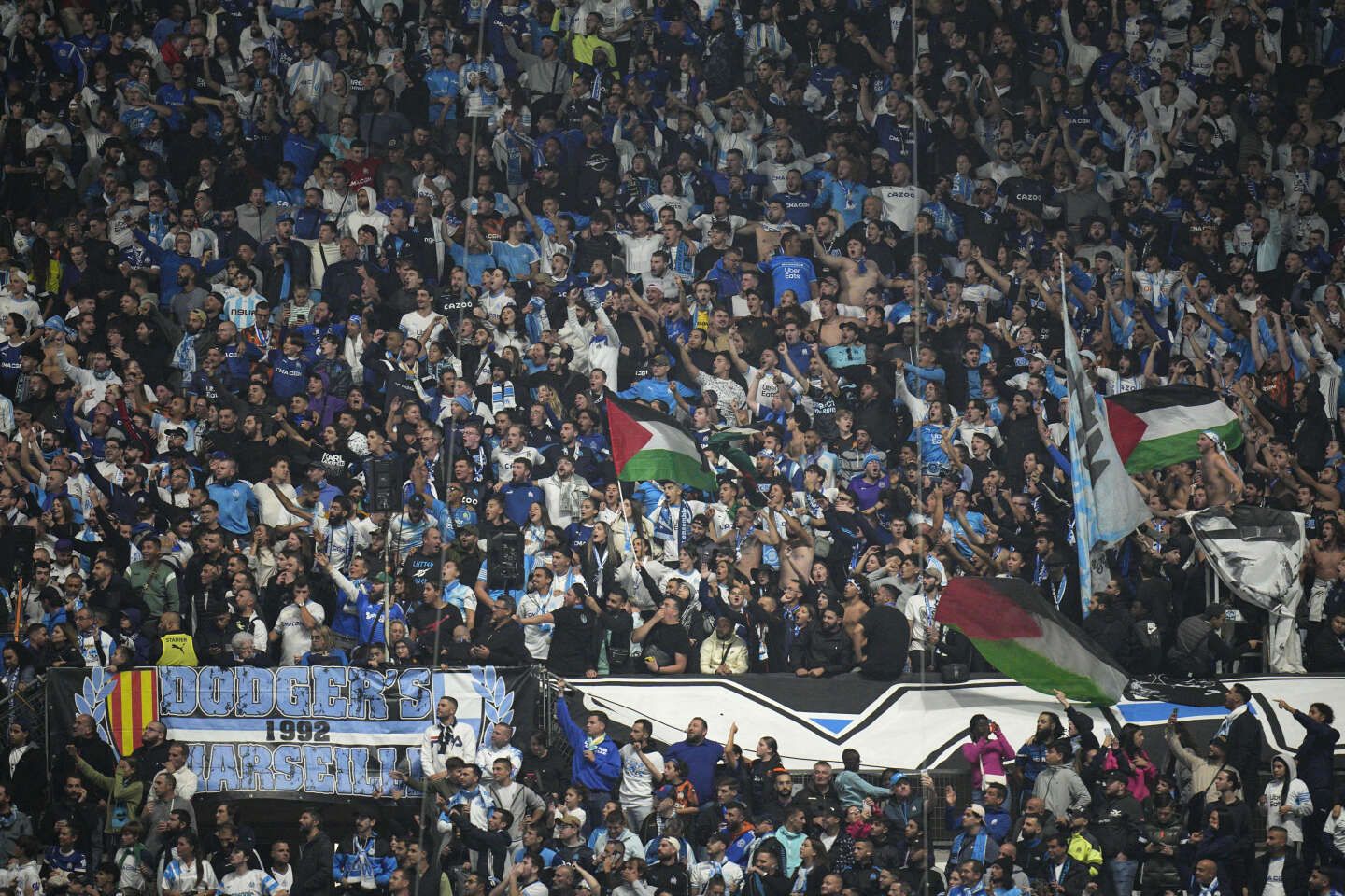 Saluts nazis et cris racistes avant le match OM-OL : deux supporteurs lyonnais jugés en janvier