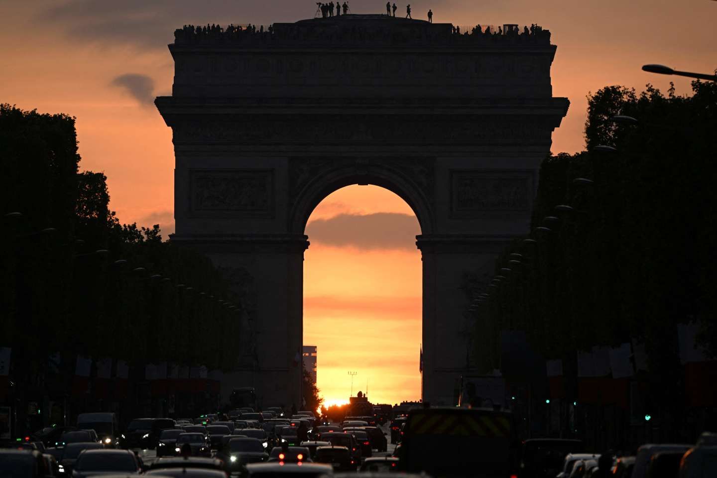 Emmanuel Macron célèbre le 8-Mai sur les Champs-Elysées et à Lyon pour un hommage à Jean Moulin