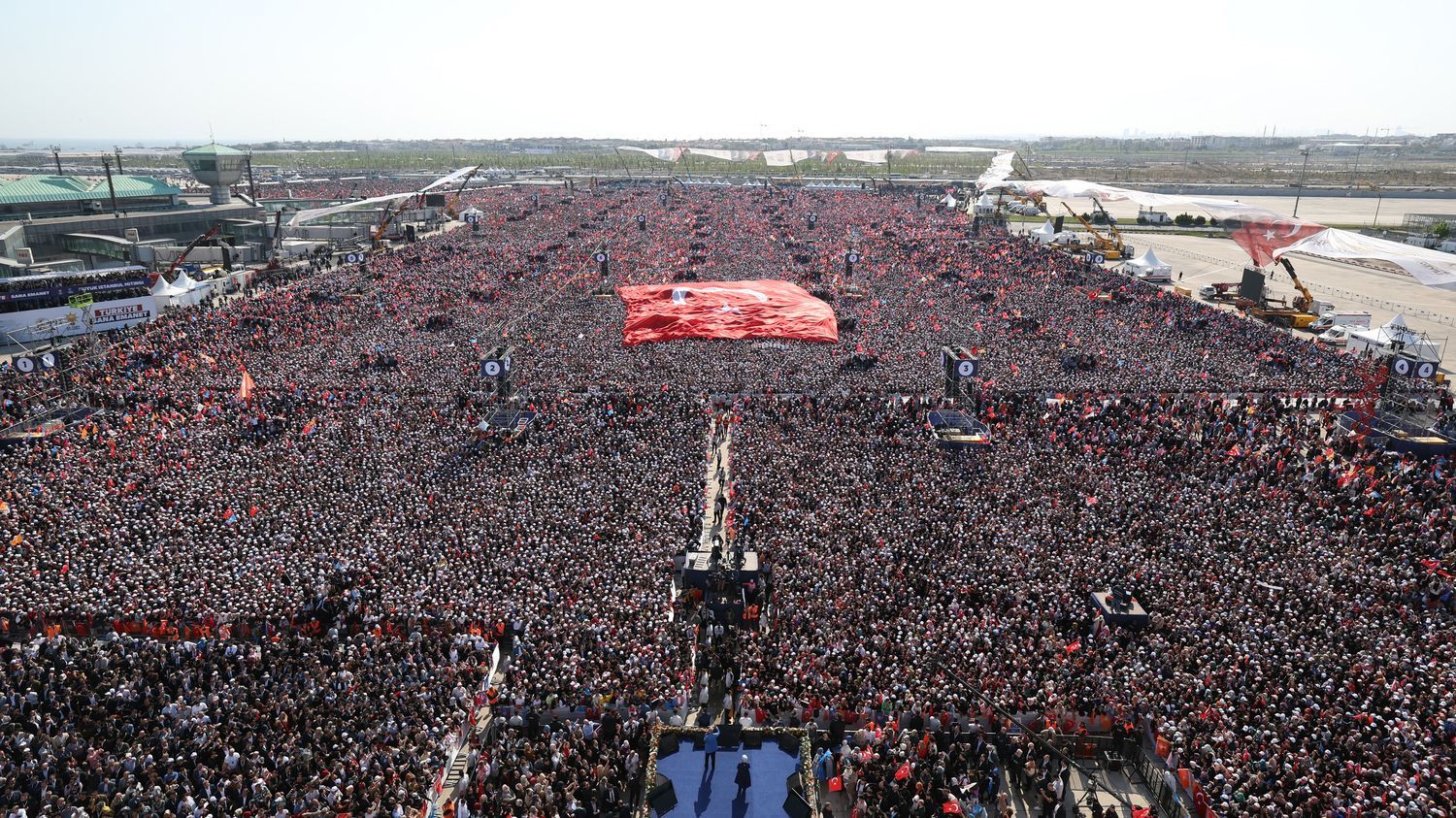 à Istanbul, le meeting monstre de Recep Tayyip Erdogan, à une semaine de l'élection présidentielle