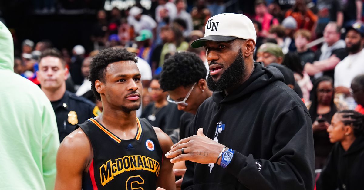 Lakers: LeBron James shares reaction to Bronny committing to USC