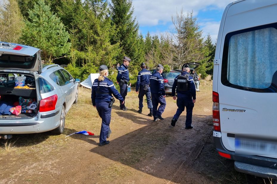 Rave party dans la Manche : 1 000 teufeurs toujours sur place, une trentaine d'amendes pour détention de stupéfiants