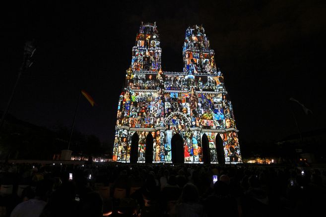 Fêtes johanniques 2023 : revivez le spectacle son et lumière sur la cathédrale d'Orléans