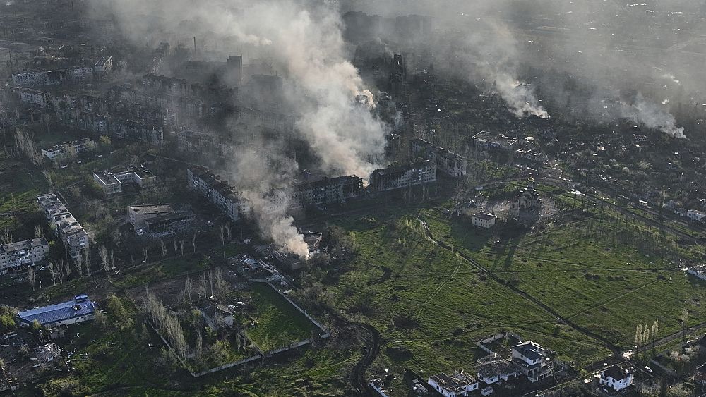 Kyiv attaquée par des drones, soupçons de bombes au phosphore sur Bakhmout