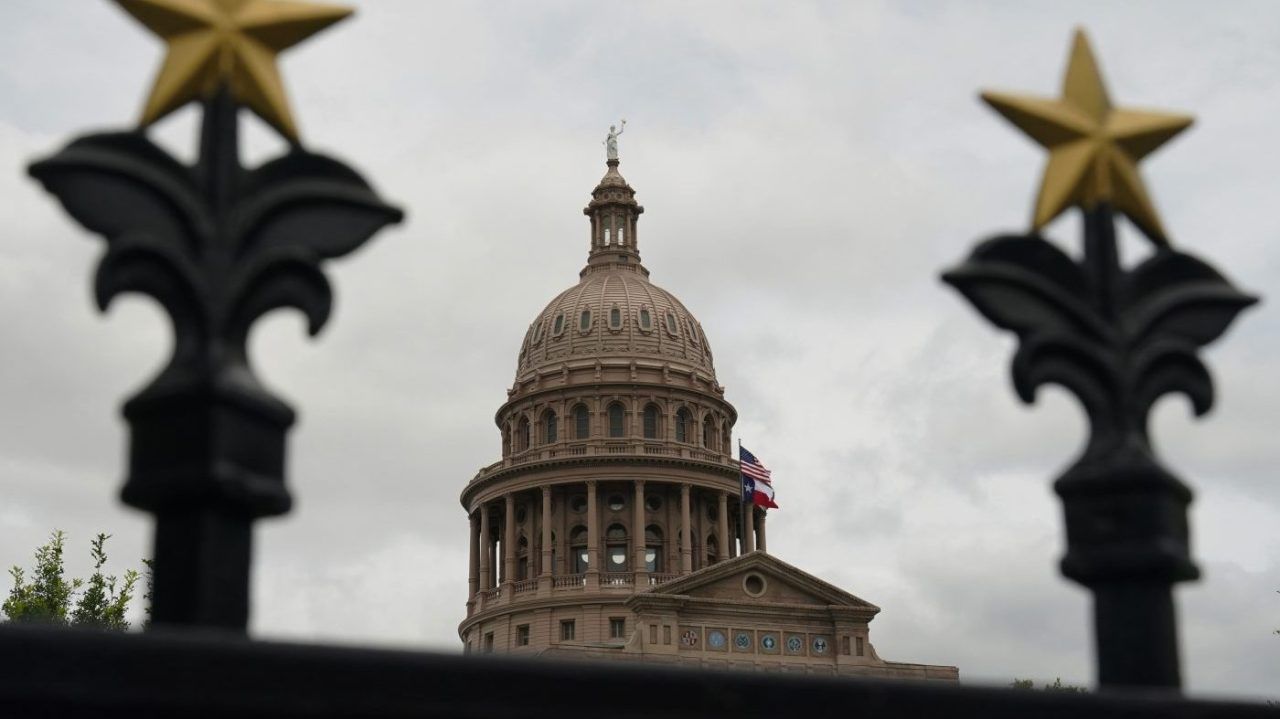 Texas panel advances bill raising minimum age to buy semiautomatic rifles after Allen shooting