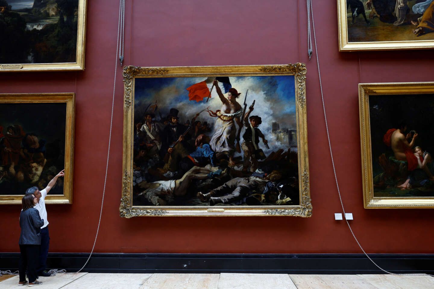 Au Musée du Louvre, deux militants interpellés après un collage autour de " La Liberté guidant le peuple "